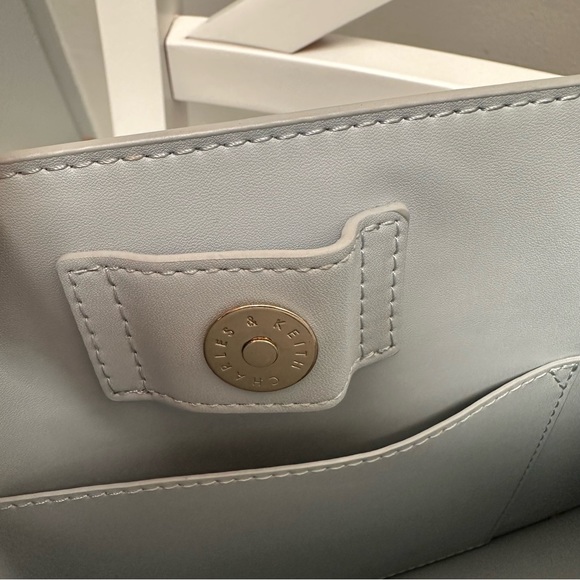 NWOT Charles & Keith TRAPEZOID TOP HANDLE TOTE BAG - LIGHT BLUE - Picture 11 of 16